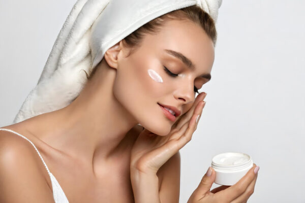 Ten gras: ce rutină de îngrijire ajută la controlul excesului de sebum
