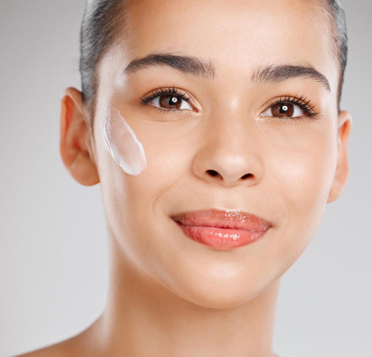 Ceramidele în skincare: ce sunt și de ce sunt importante pentru bariera pielii