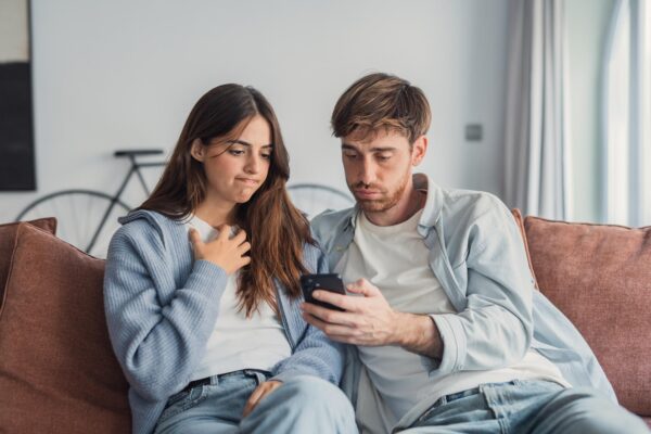 Cum discuți despre gelozie fără acuzații și control