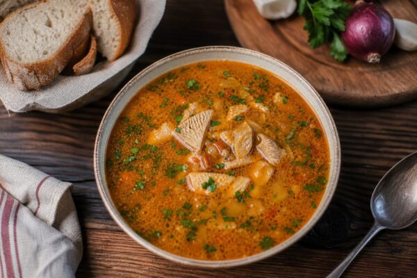 Ciorbă de burtă: ingrediente și pași pentru un gust echilibrat