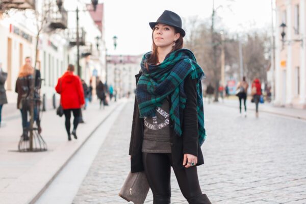 Cum porți haine în straturi fără să simți că ținuta este prea voluminoasă