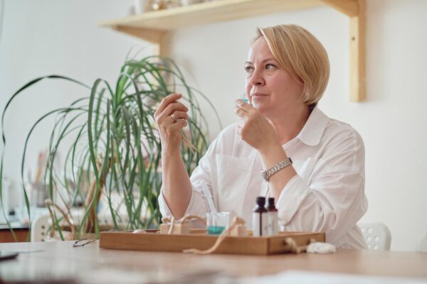 Cum alegi un parfum pentru birou fără să fie prea intens
